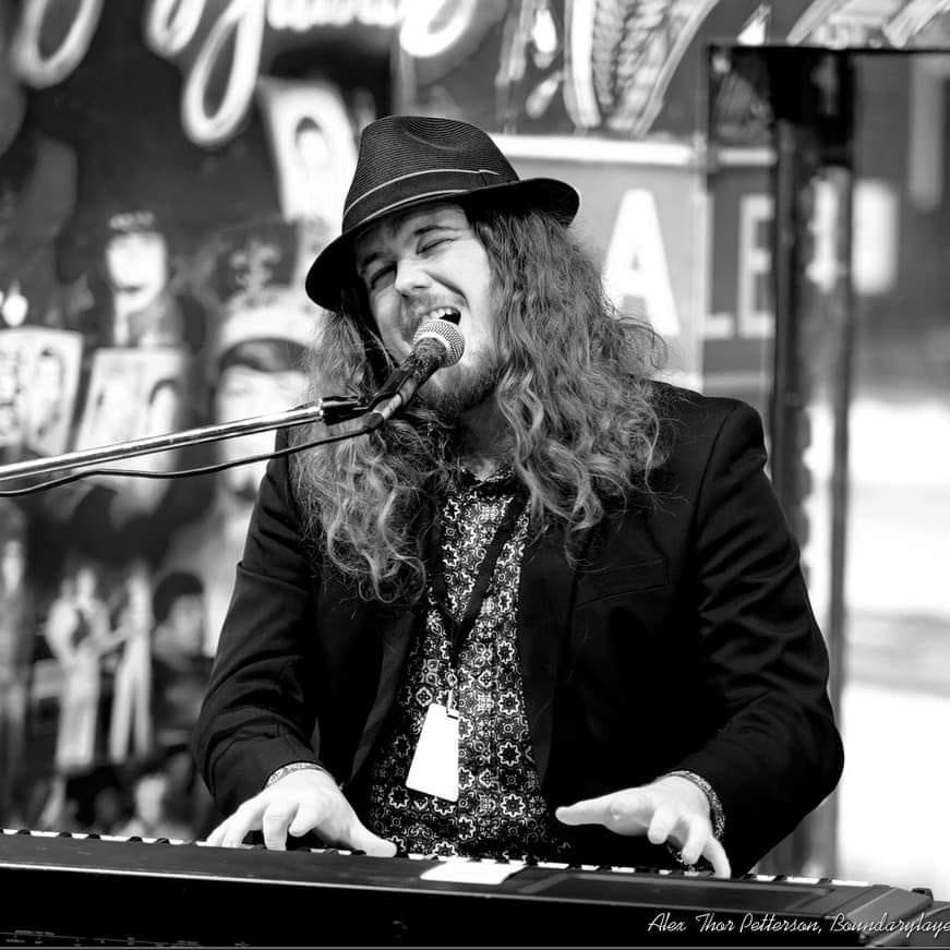 Josh Quinn live at Skinners Pub